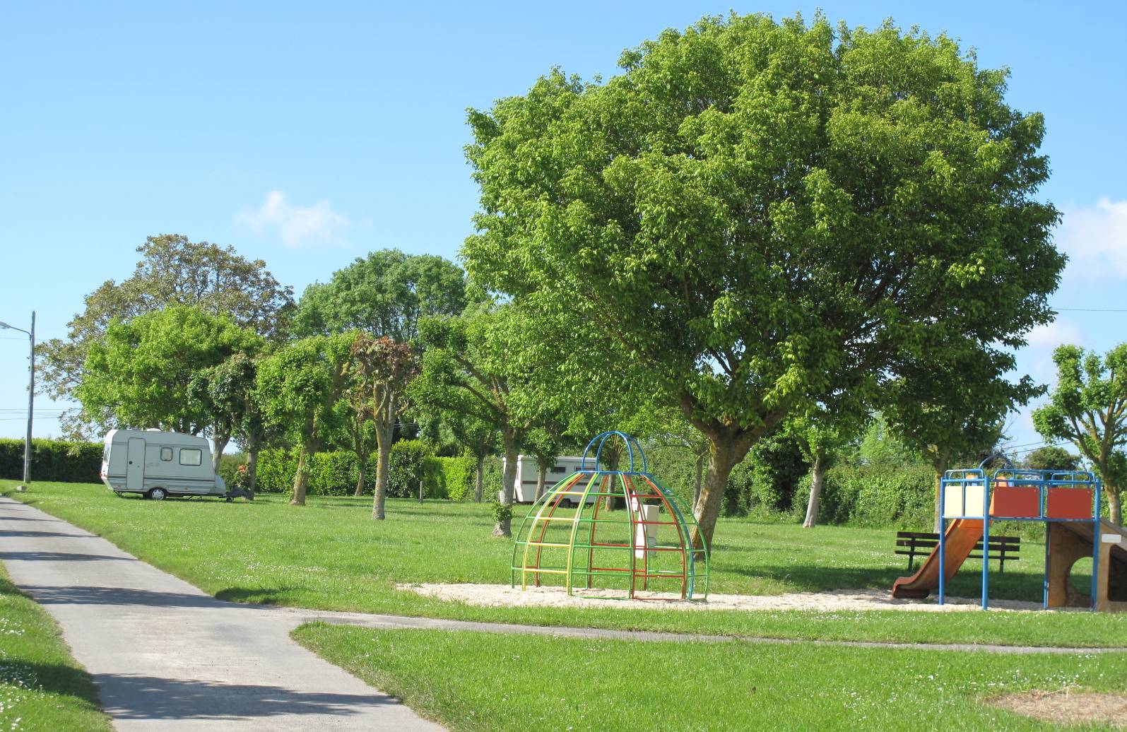  camping municipal LES COURS 2